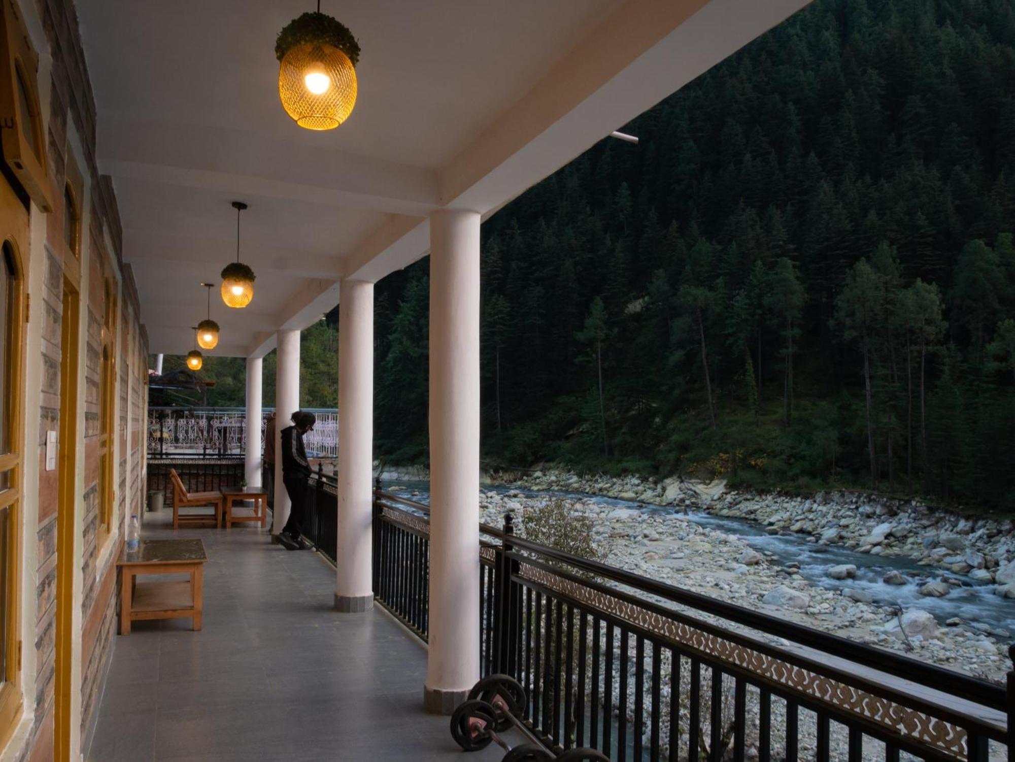 Wabi Sabi Riverside Hostel Касоль Экстерьер фото